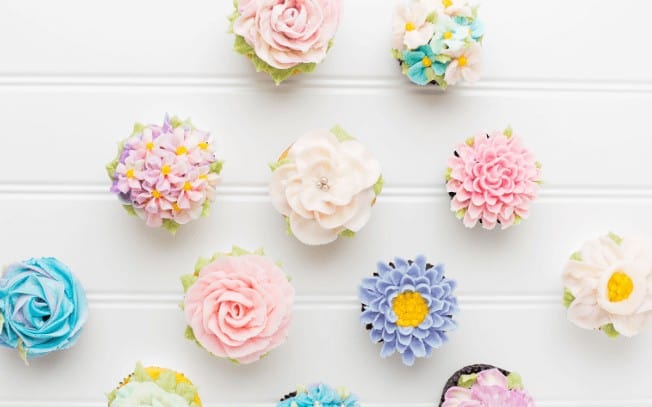 cupcakes with flower icing